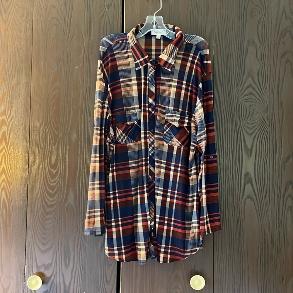 Bailey & Chloe long sleeved lightweight blouse. Size XL.